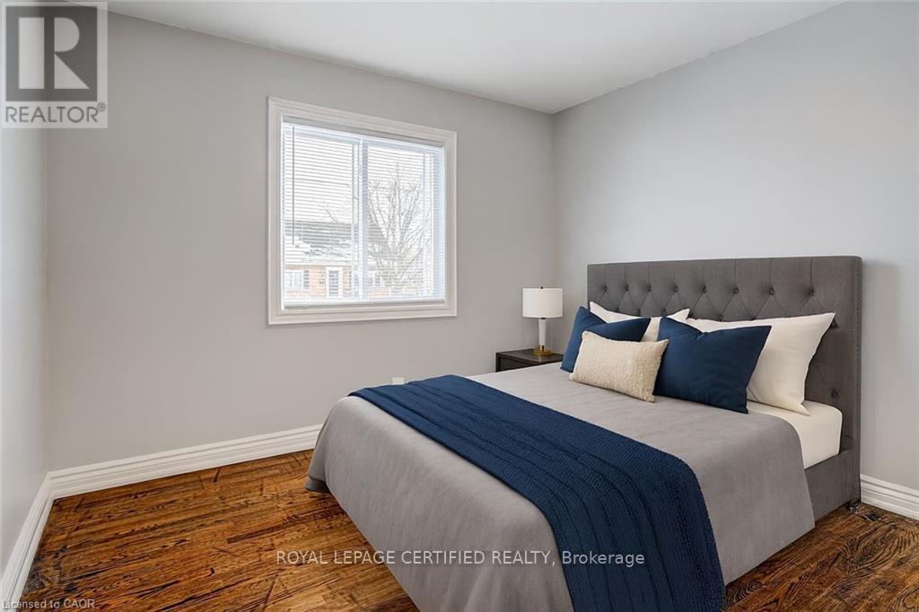 54 Duncombe Drive, Hamilton, Ontario  L9A 2G2 - Photo 12 - X12873524