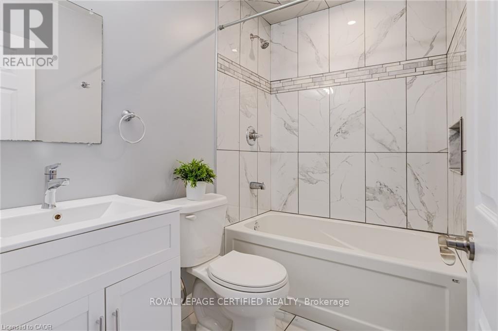 54 Duncombe Drive, Hamilton, Ontario  L9A 2G2 - Photo 13 - X12873524