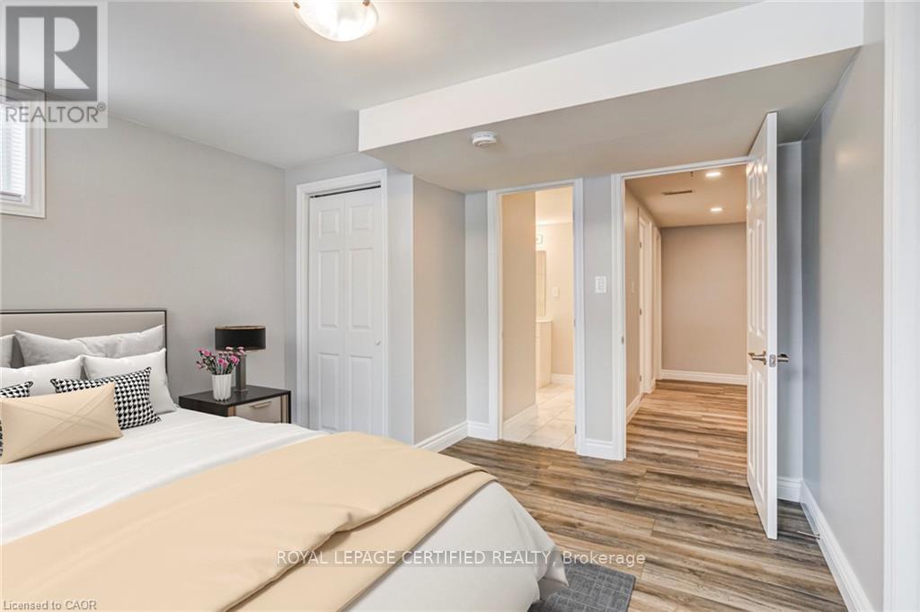 54 Duncombe Drive, Hamilton, Ontario  L9A 2G2 - Photo 22 - X12873524