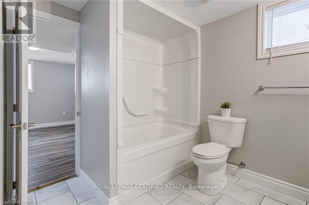 54 Duncombe Drive, Hamilton, Ontario  L9A 2G2 - Photo 24 - X12873524