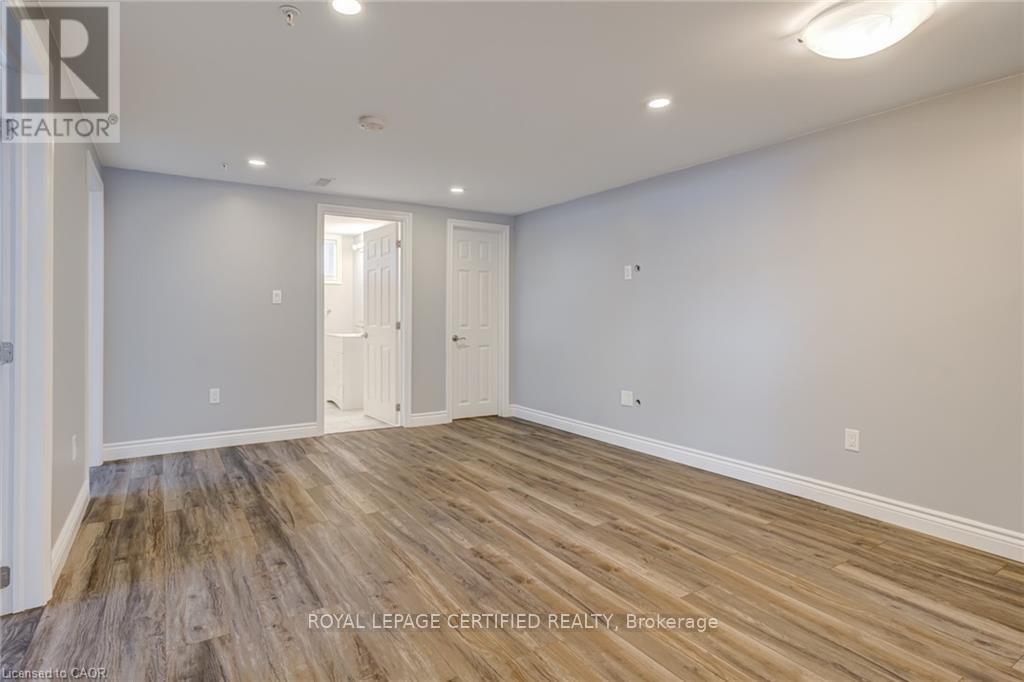 54 Duncombe Drive, Hamilton, Ontario  L9A 2G2 - Photo 36 - X12873524