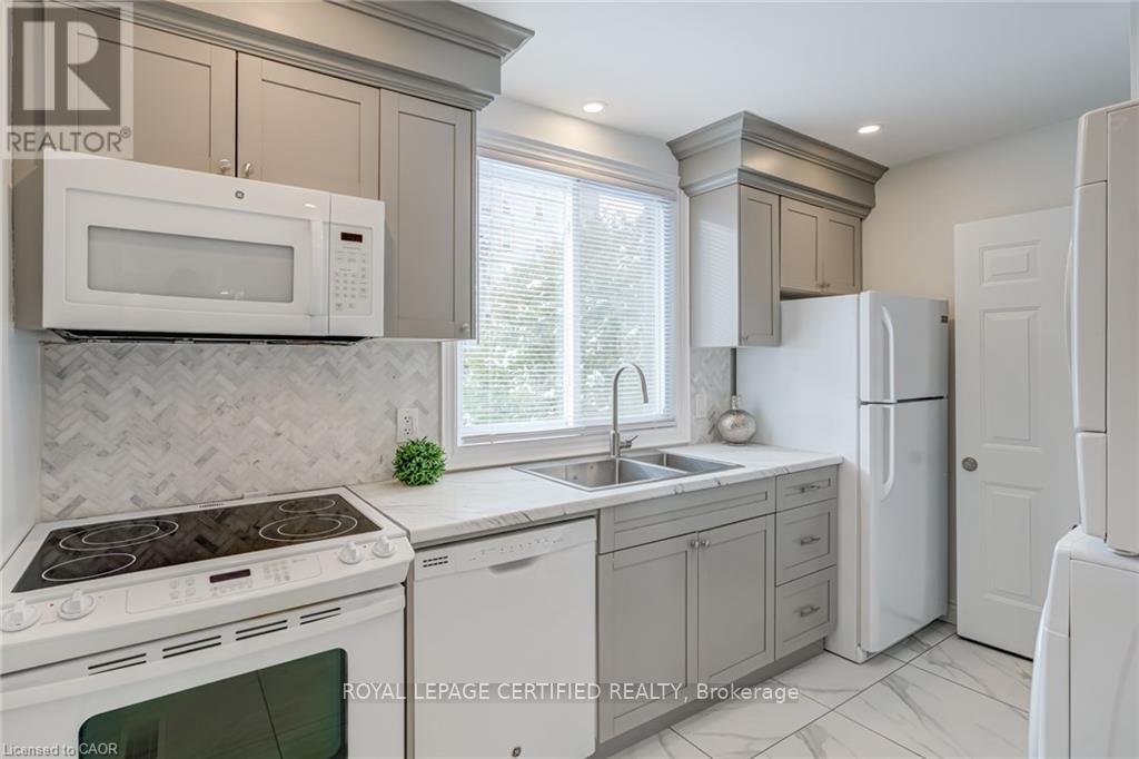 54 Duncombe Drive, Hamilton, Ontario  L9A 2G2 - Photo 6 - X12873524