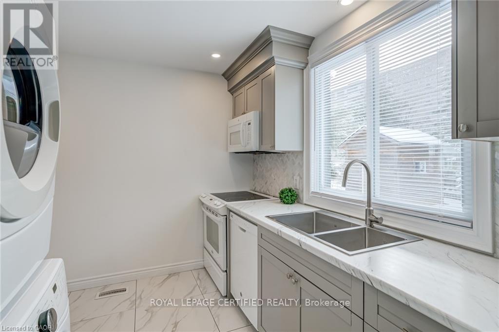 54 Duncombe Drive, Hamilton, Ontario  L9A 2G2 - Photo 7 - X12873524