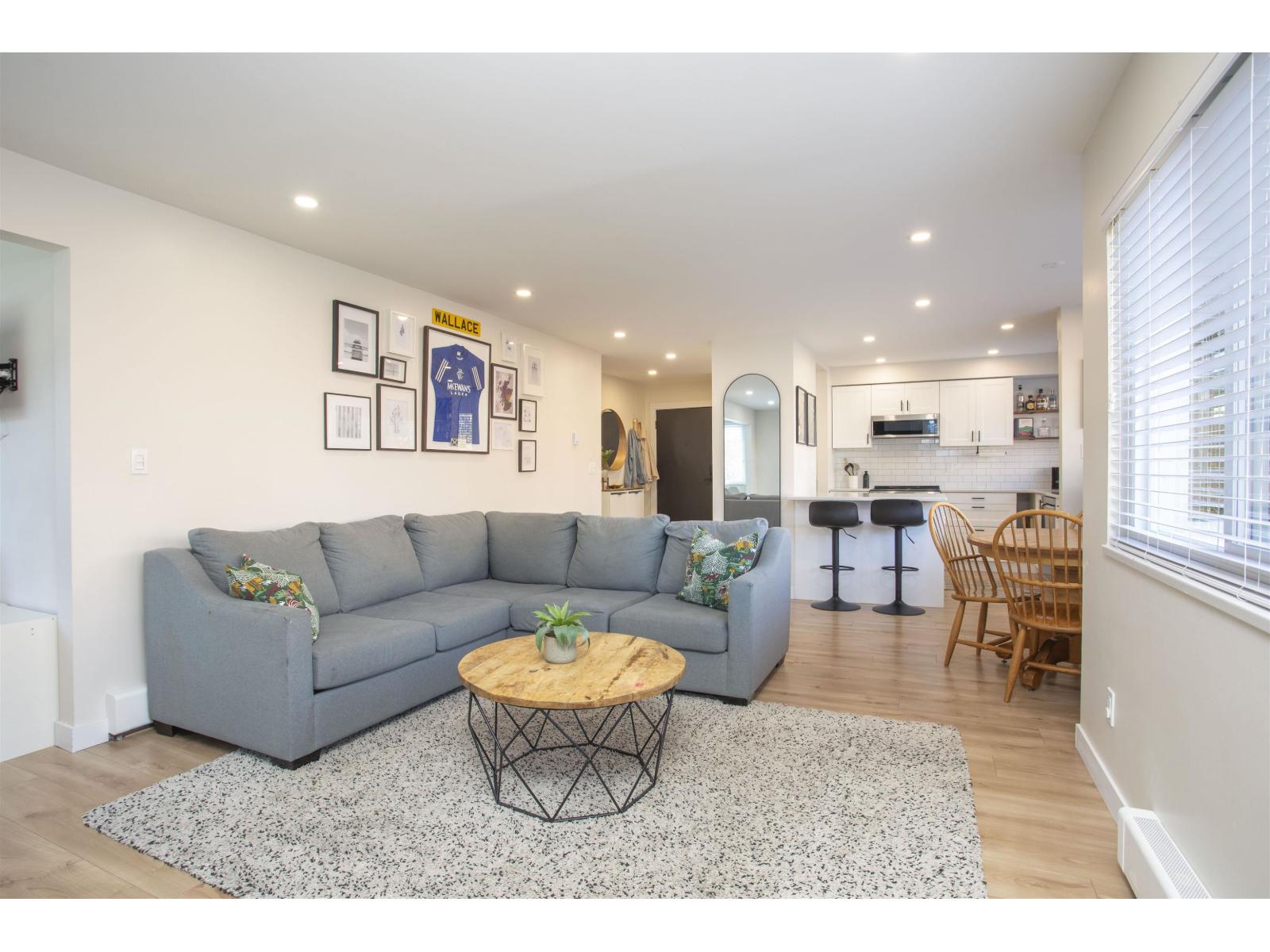 Listing Picture 2 of 37 : 202 1381 MARTIN STREET, White Rock - 魯藝地產 Yvonne Lu Group - MLS Medallion Club Member