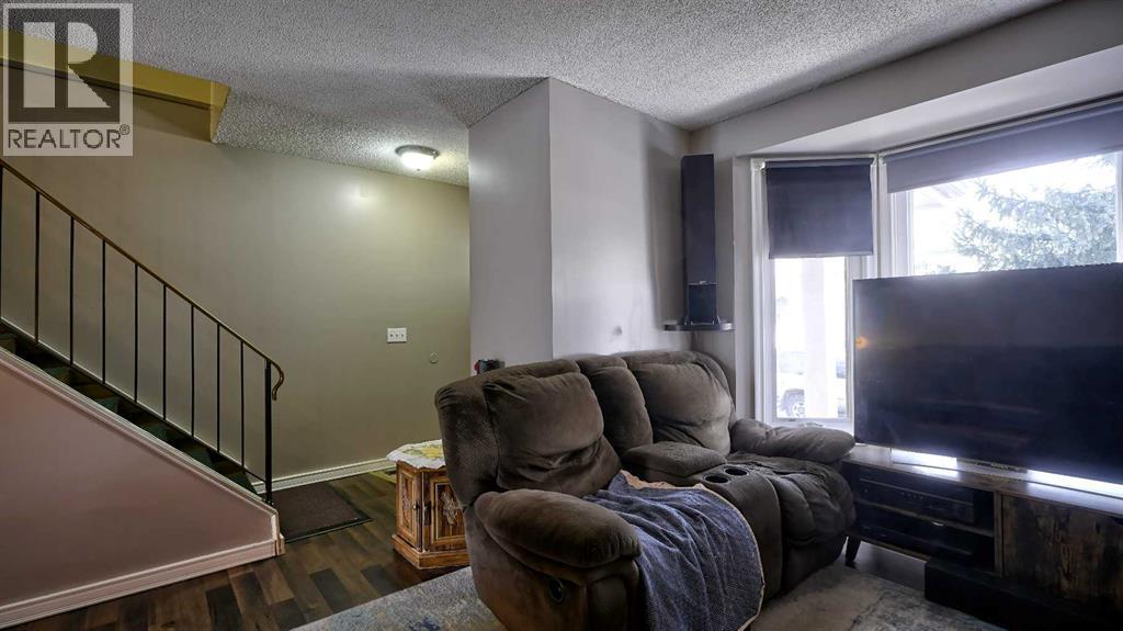 35 Riverbirch Road Se, Calgary, Alberta  T2C 3M4 - Photo 5 - A2291624