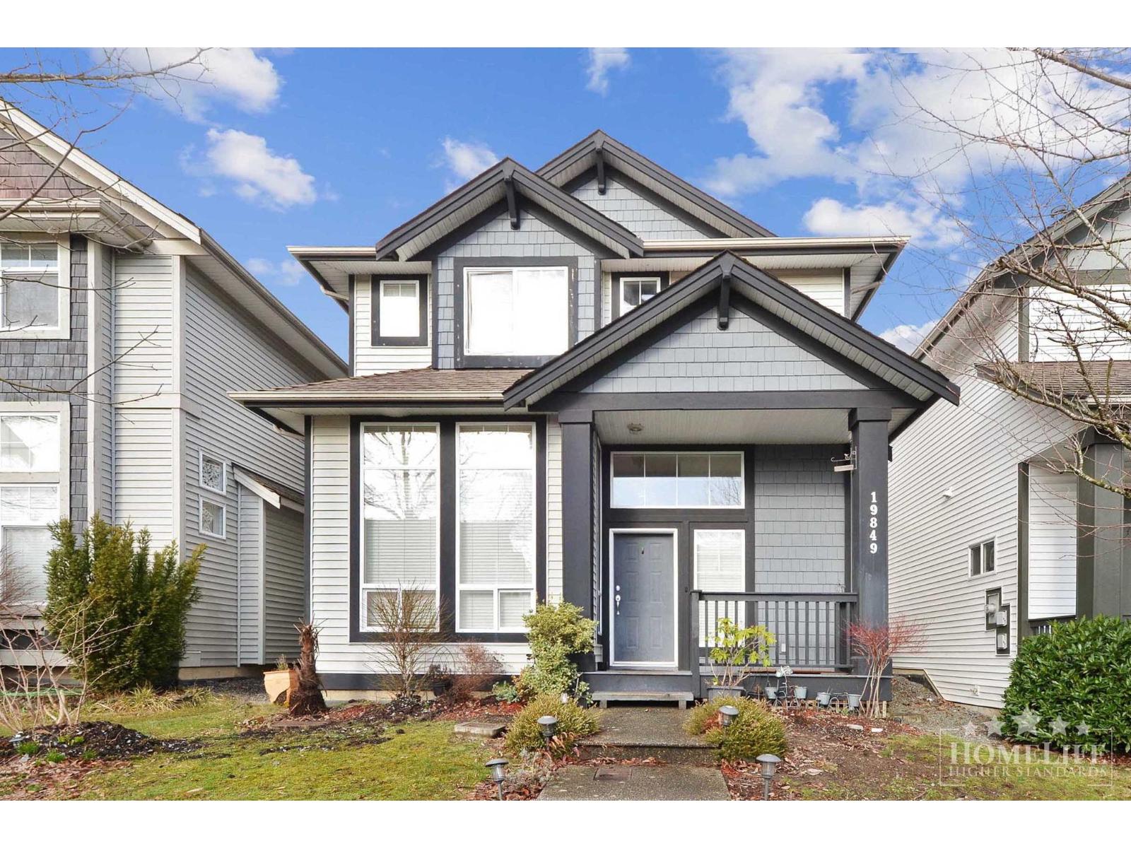 House 19849 69b Avenue, Langley, British Columbia  V2Y 3A8 - Photo 1 - R3099043