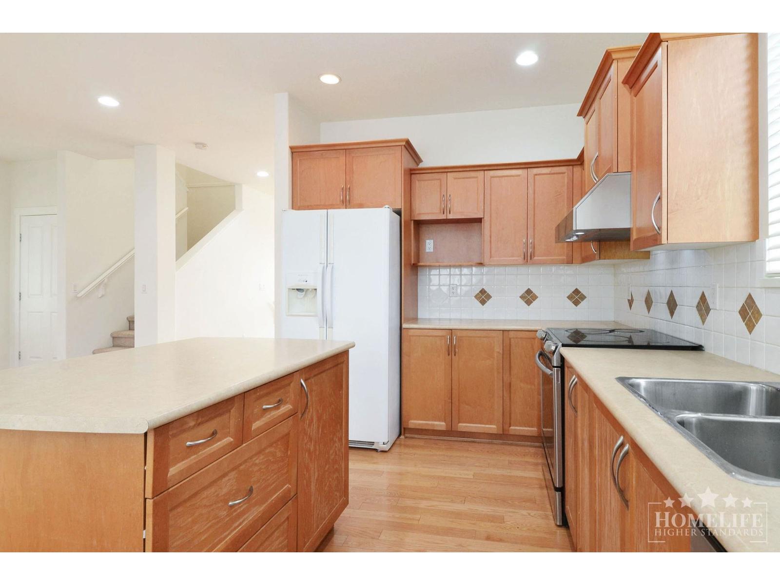 House 19849 69b Avenue, Langley, British Columbia  V2Y 3A8 - Photo 13 - R3099043