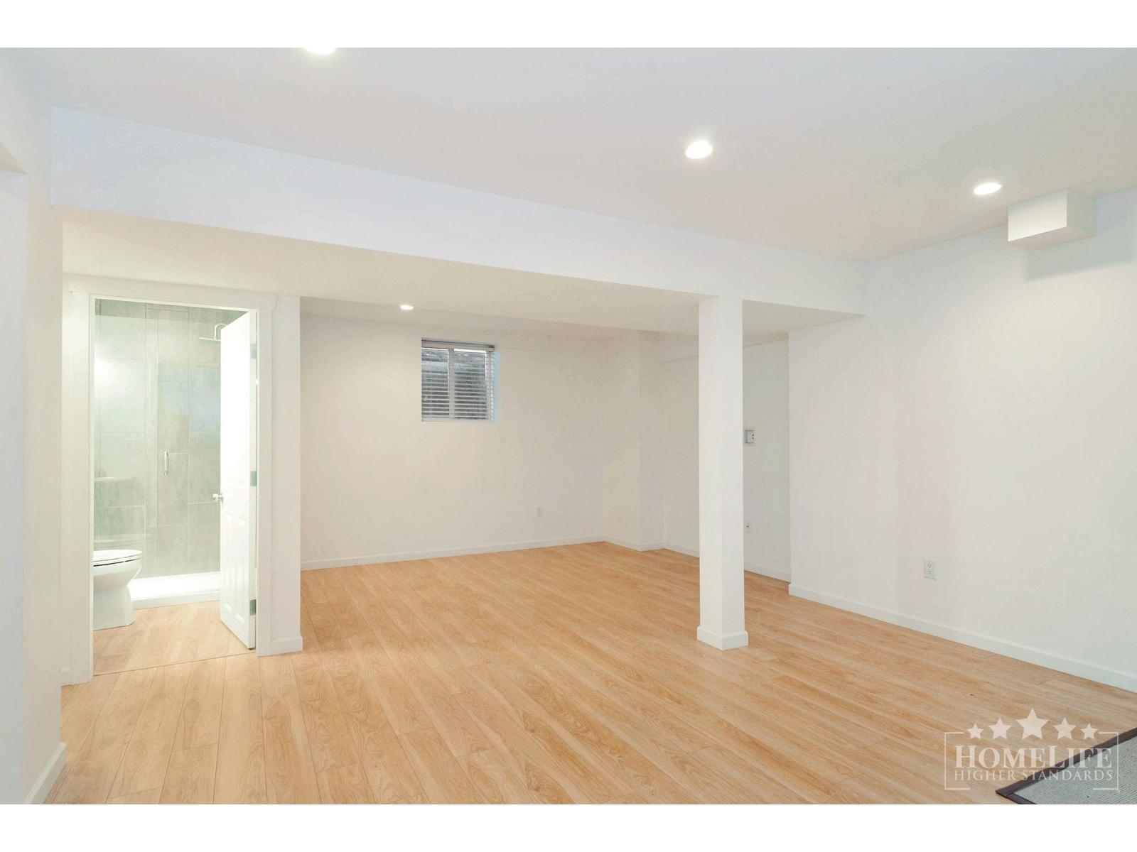 House 19849 69b Avenue, Langley, British Columbia  V2Y 3A8 - Photo 27 - R3099043