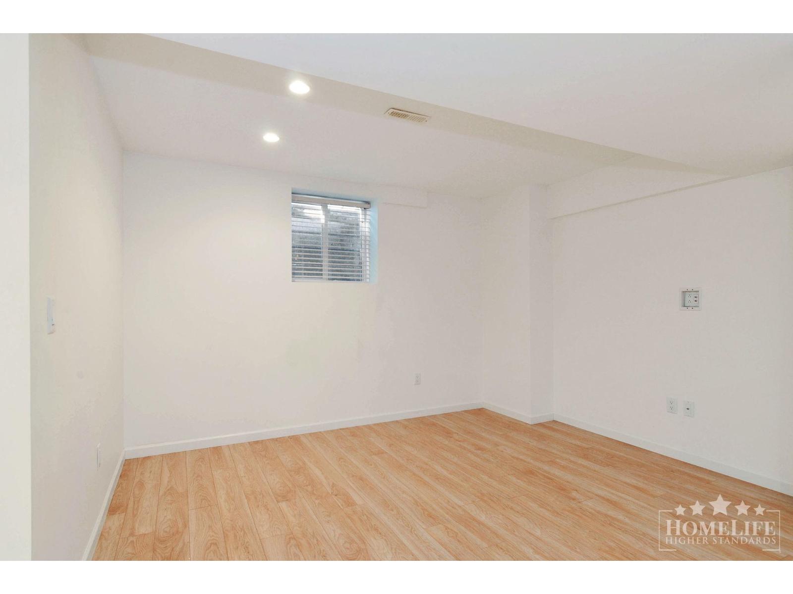 House 19849 69b Avenue, Langley, British Columbia  V2Y 3A8 - Photo 28 - R3099043