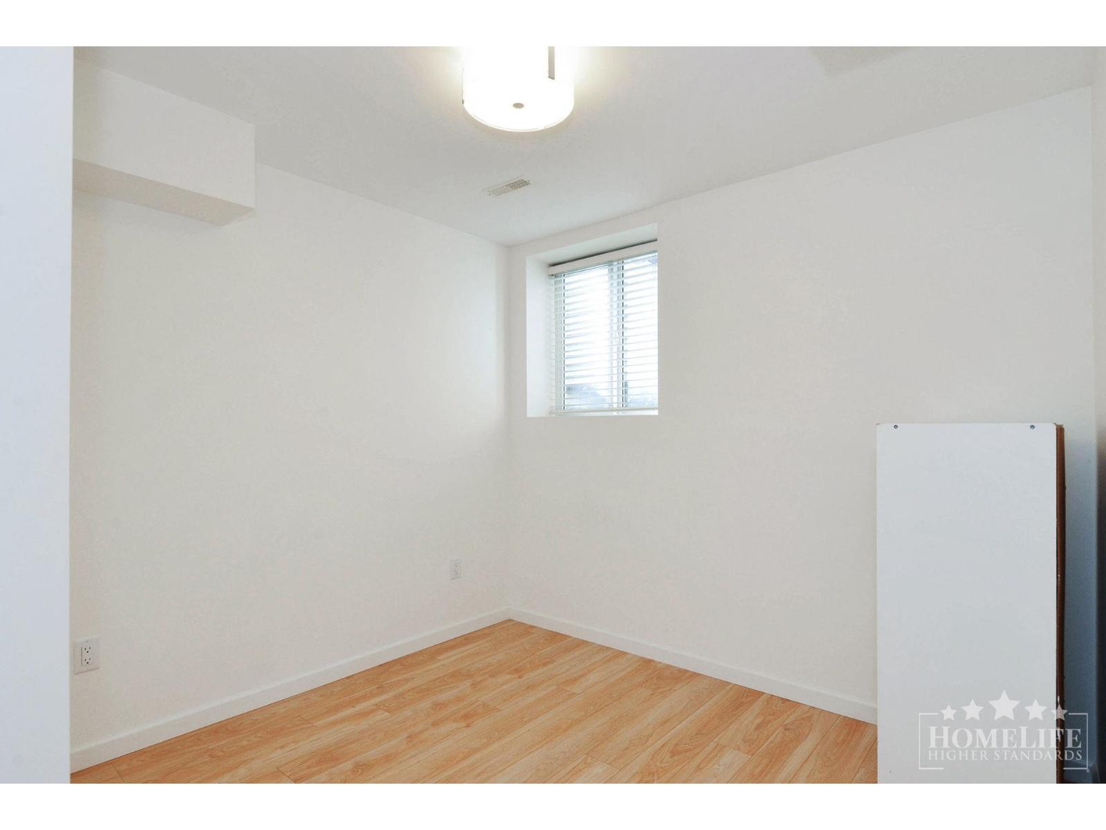 House 19849 69b Avenue, Langley, British Columbia  V2Y 3A8 - Photo 29 - R3099043