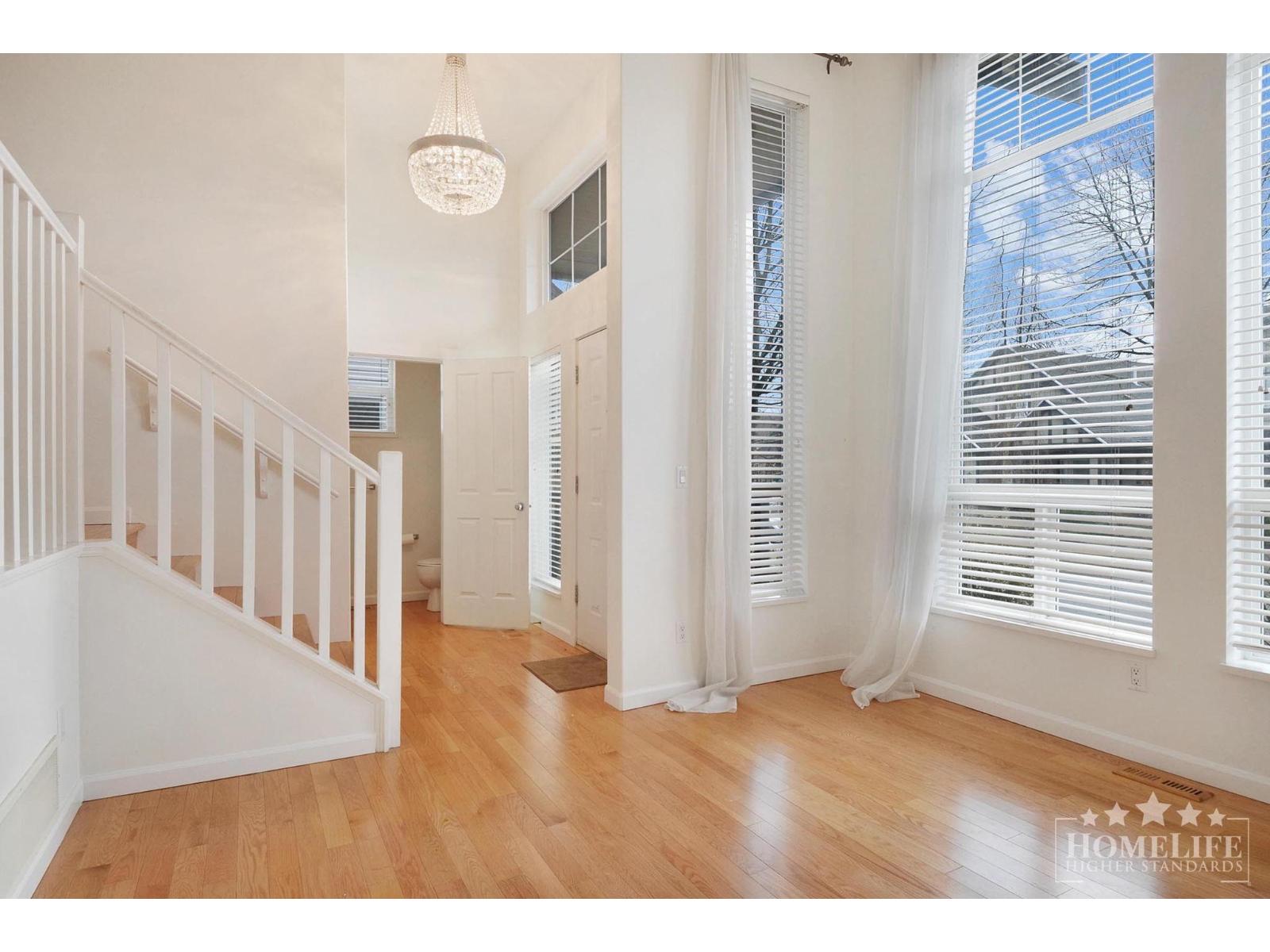 House 19849 69b Avenue, Langley, British Columbia  V2Y 3A8 - Photo 5 - R3099043