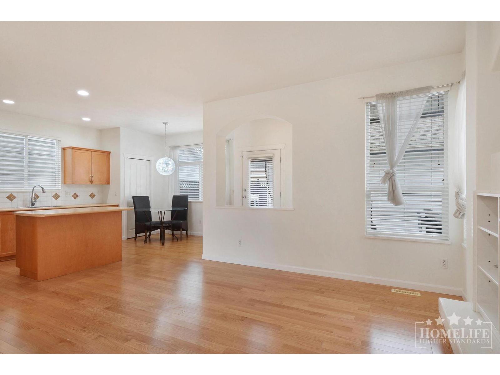 House 19849 69b Avenue, Langley, British Columbia  V2Y 3A8 - Photo 9 - R3099043