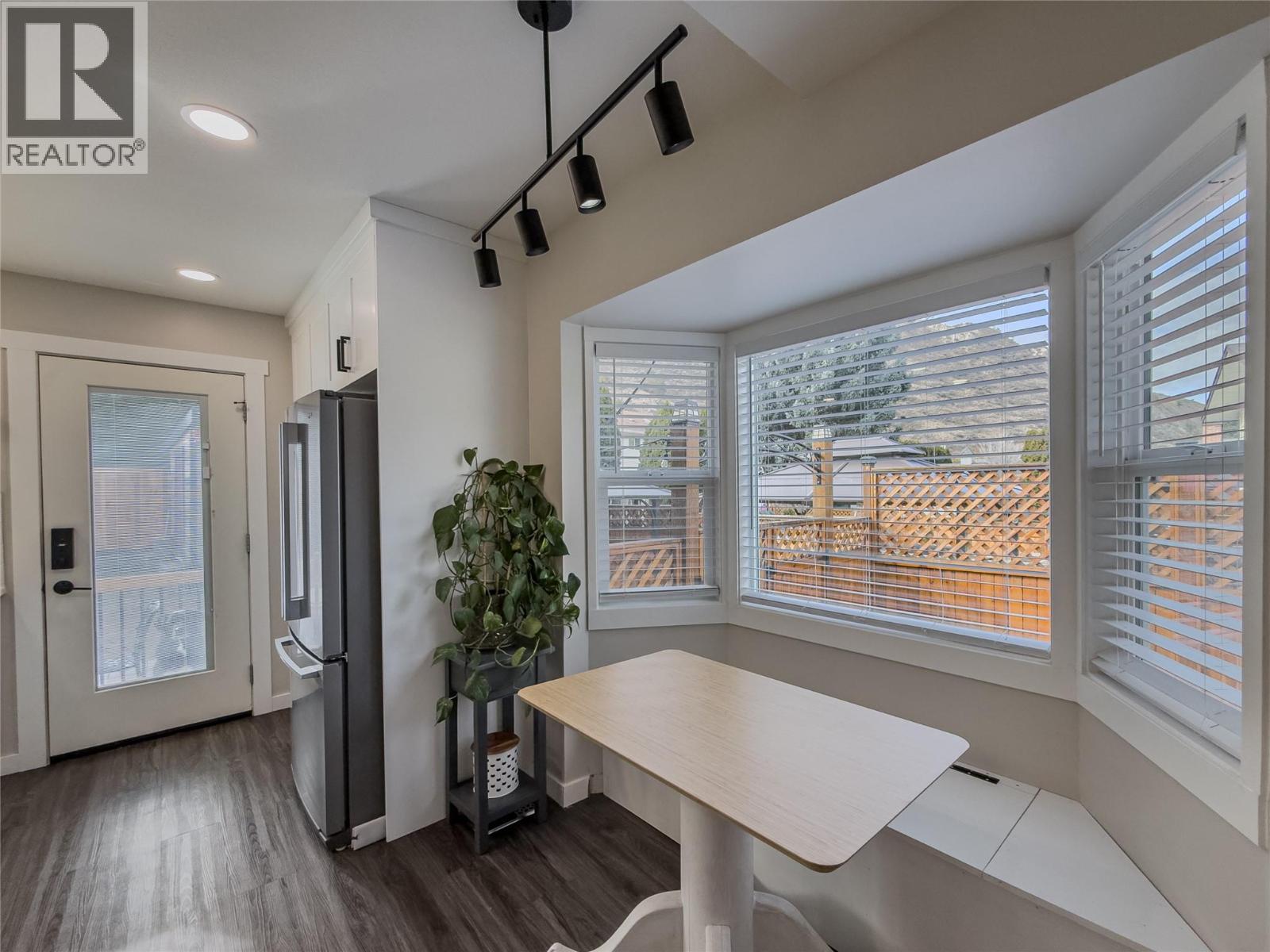 2485 Valleyview Drive, Kamloops, British Columbia  V2C 4E2 - Photo 6 - 10379100