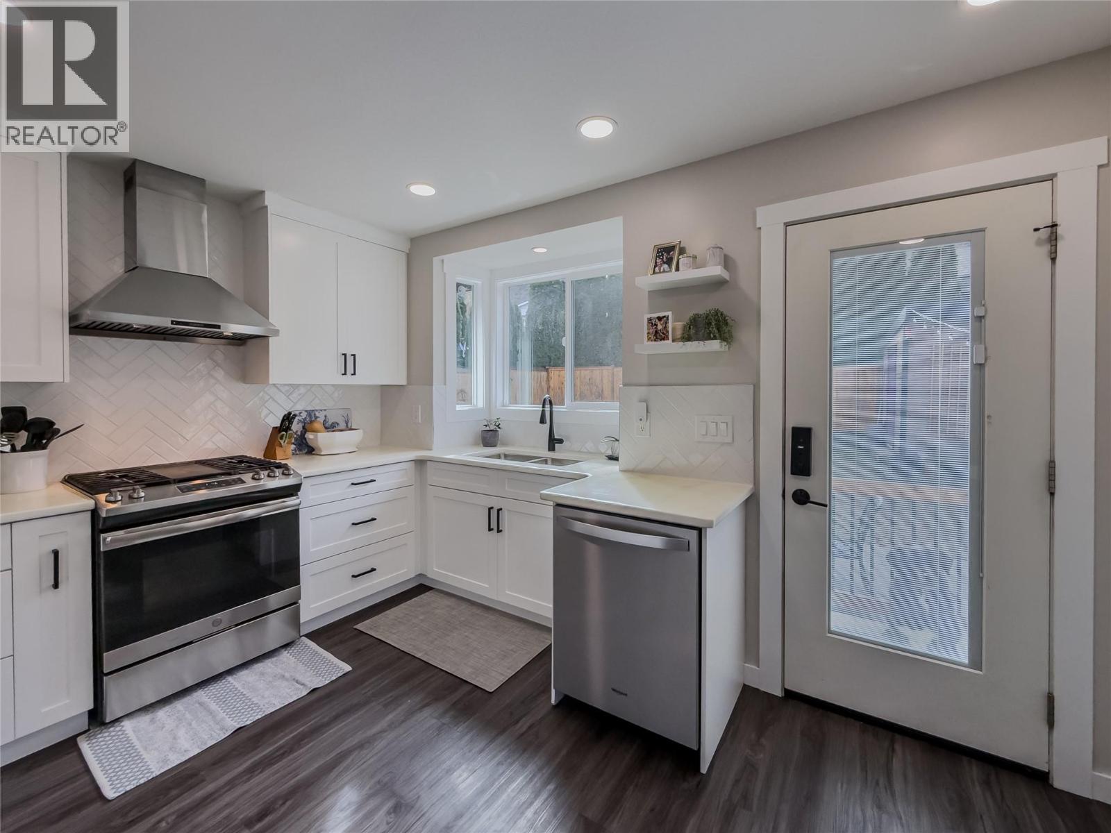 2485 Valleyview Drive, Kamloops, British Columbia  V2C 4E2 - Photo 4 - 10379100