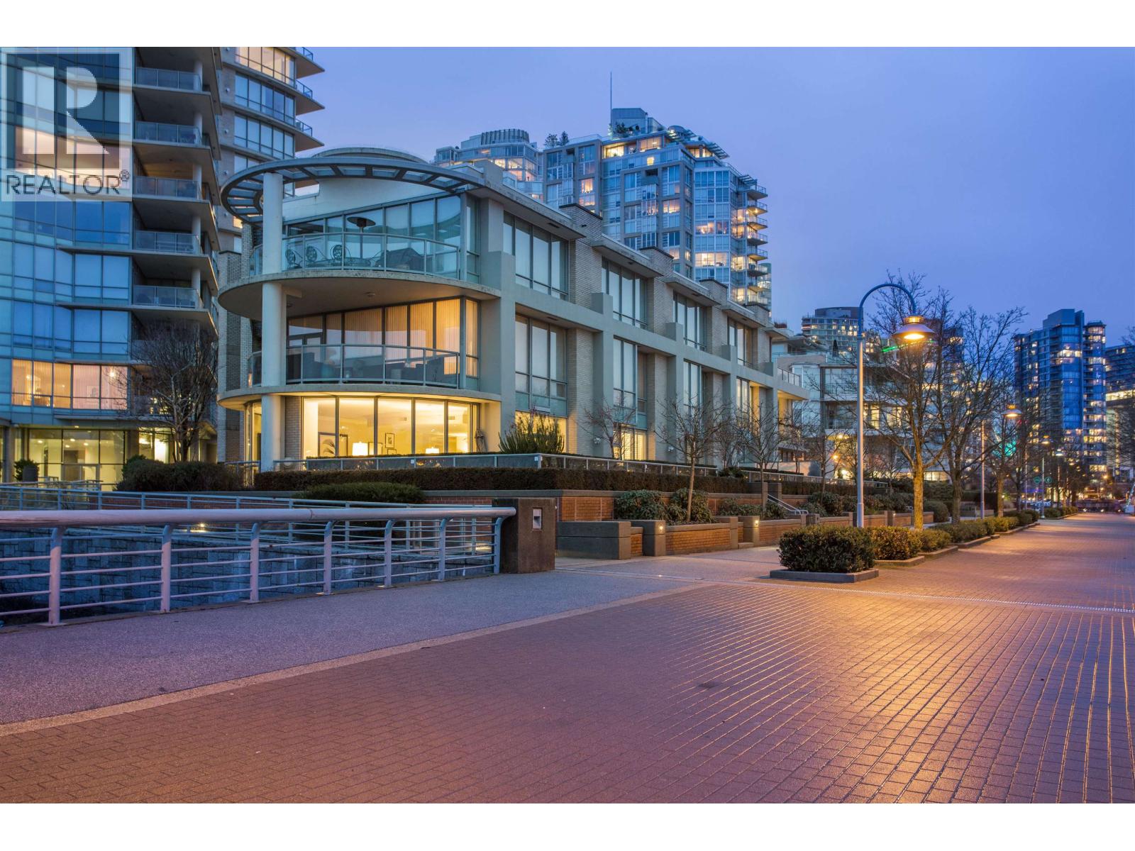 2005 1328 Marinaside Crescent, Vancouver, British Columbia  V6Z 3B3 - Photo 34 - R3099019