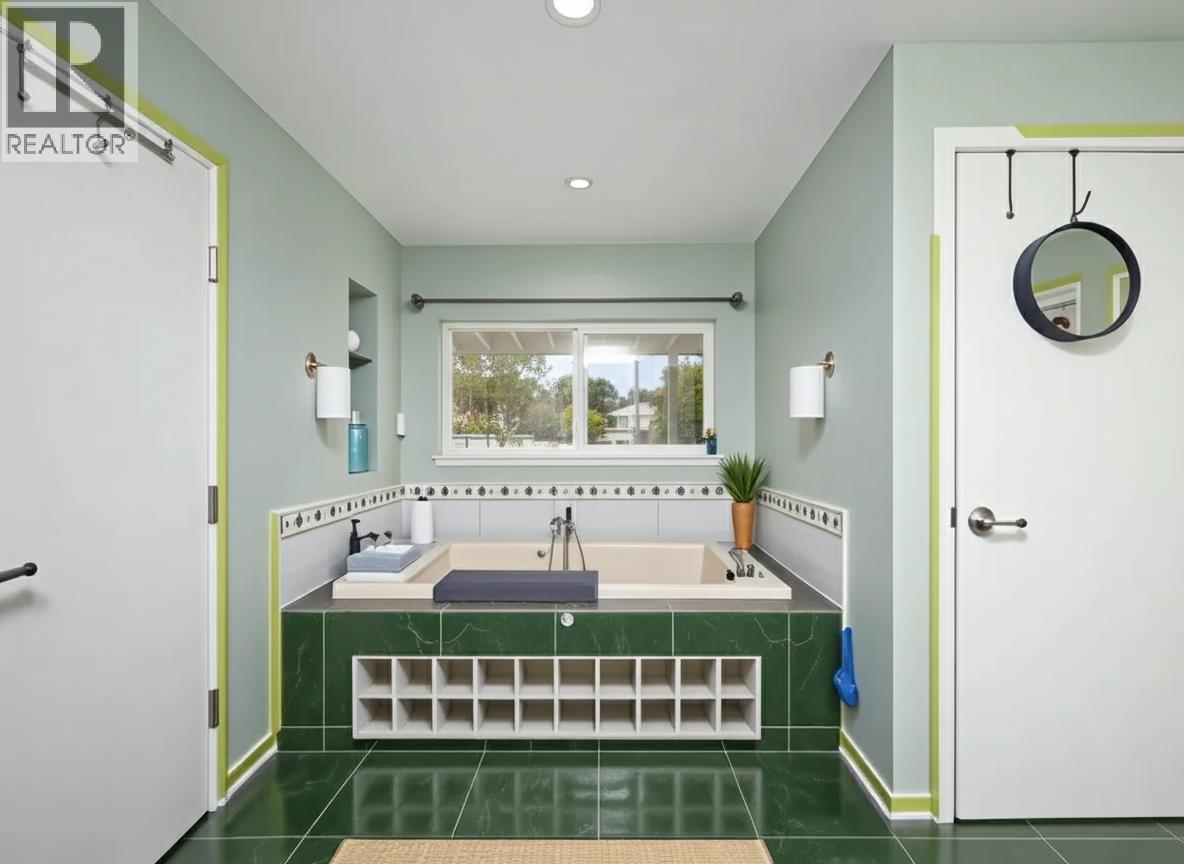 1609 Bewicke Avenue, North Vancouver, British Columbia  V7M 3C2 - Photo 14 - R3098991