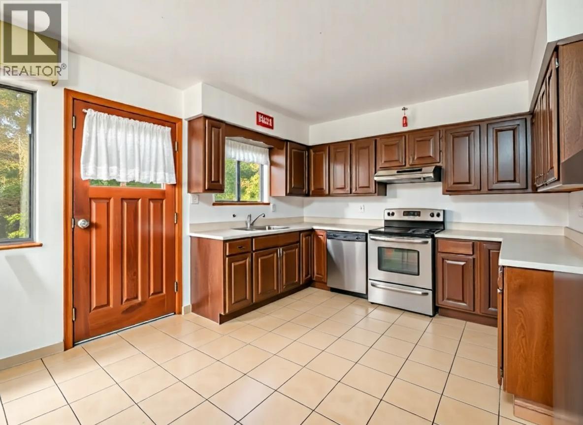 1609 Bewicke Avenue, North Vancouver, British Columbia  V7M 3C2 - Photo 5 - R3098991