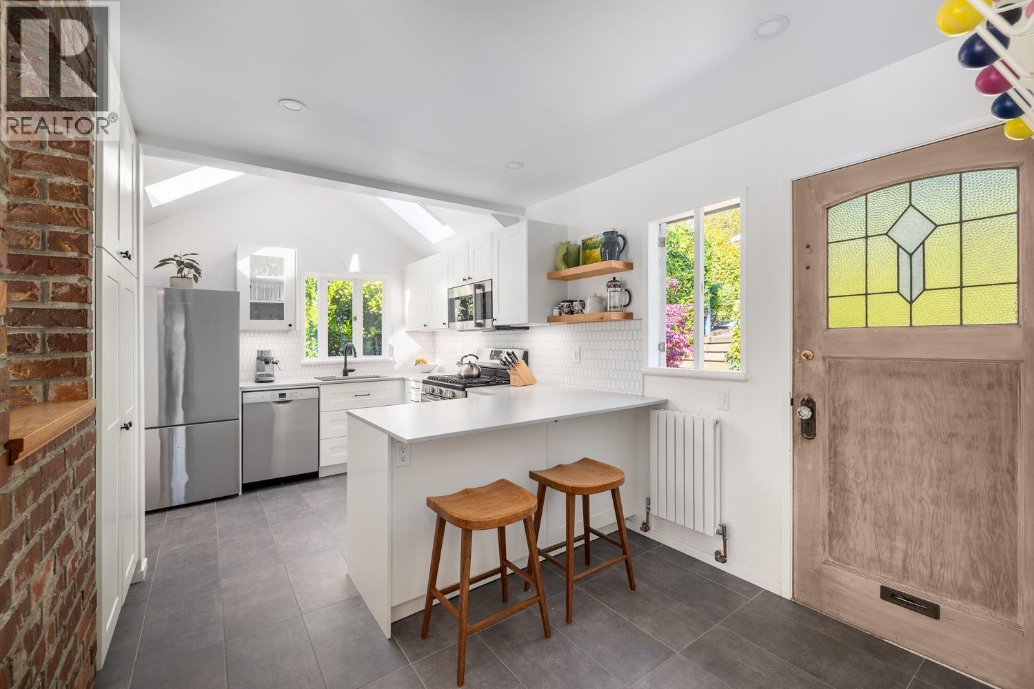 3841 LONSDALE AVENUE, north vancouver, British Columbia