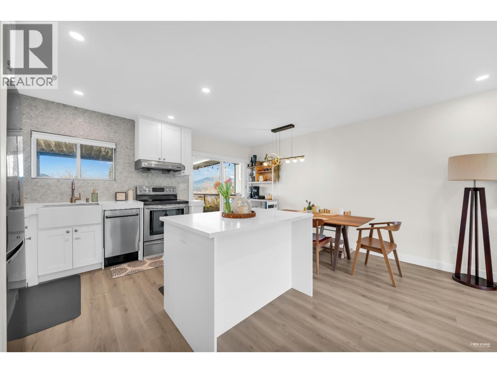 7247 Barnet Road, Burnaby, British Columbia  V5A 1E3 - Photo 15 - R3099024