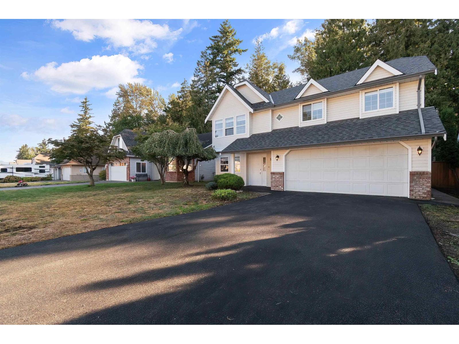 5610 Janis Street, Sardis South, Chilliwack, British Columbia  V2R 3K3 - Photo 2 - R3098971