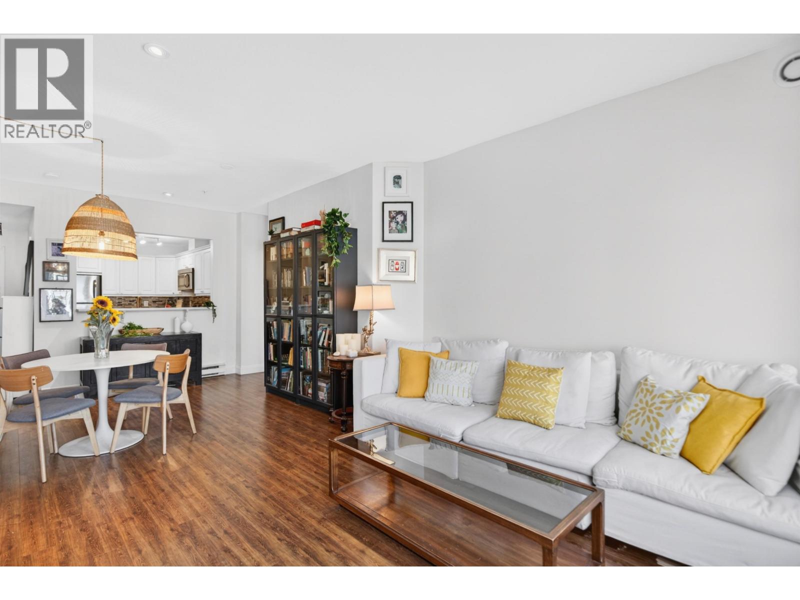 304 588 Twelfth Street, New Westminster, British Columbia  V3M 4H9 - Photo 4 - R3098806