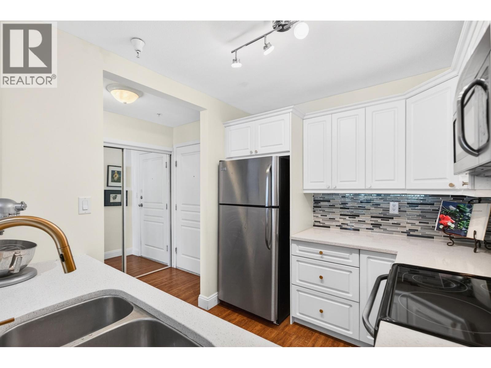 304 588 Twelfth Street, New Westminster, British Columbia  V3M 4H9 - Photo 11 - R3098806