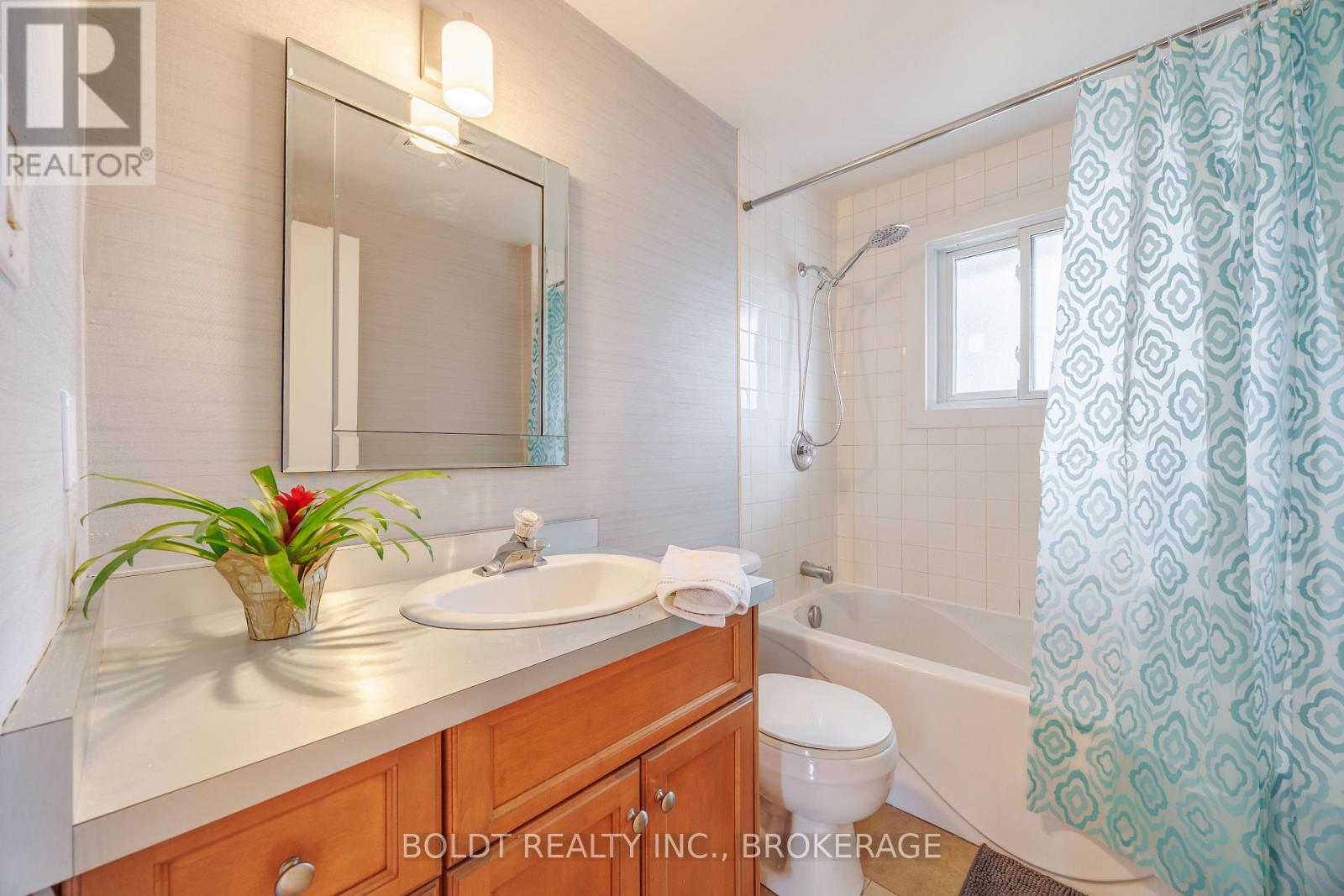 6760 Wilinger Street, Niagara Falls, Ontario  L2J 2B3 - Photo 12 - X12873676