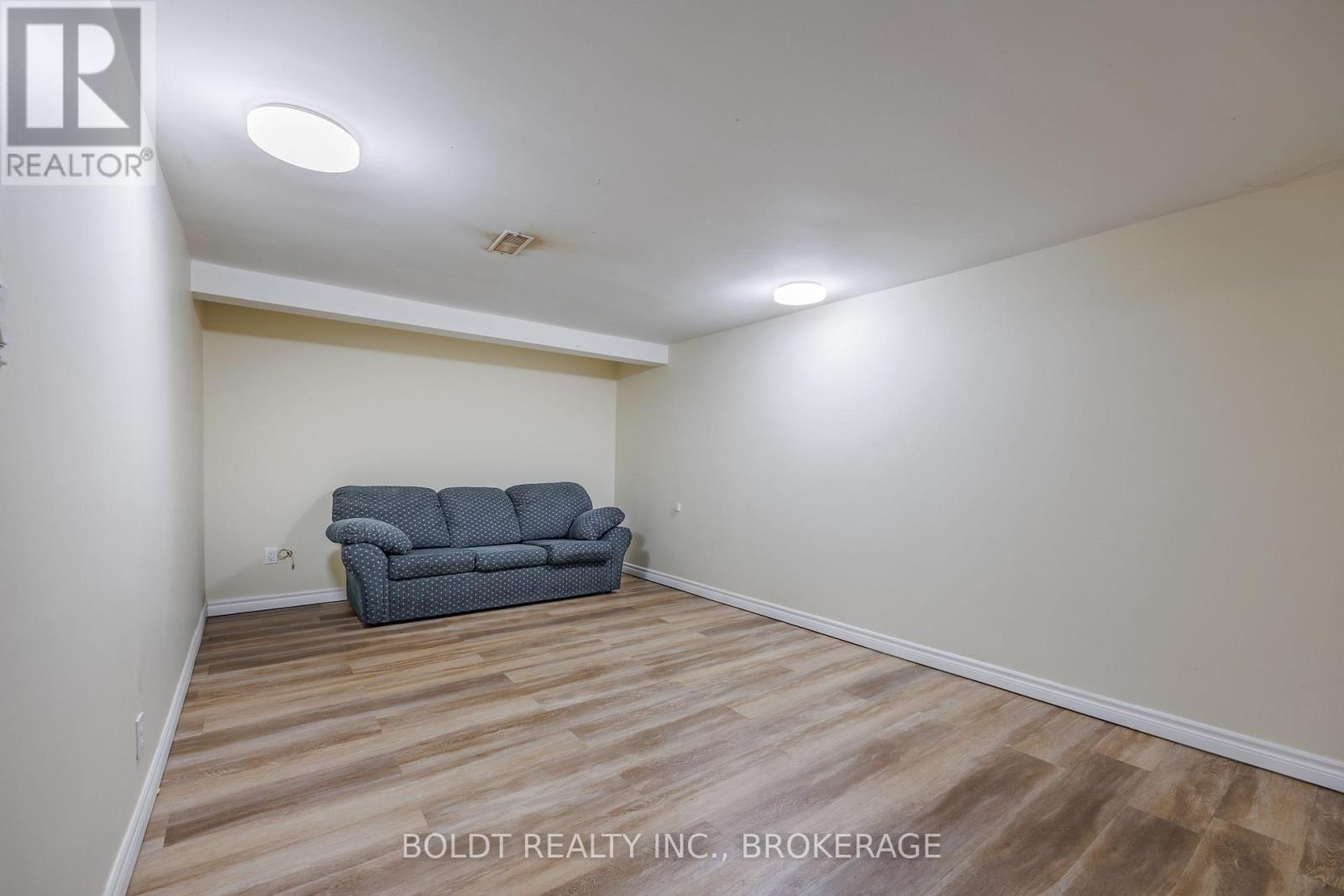 6760 Wilinger Street, Niagara Falls, Ontario  L2J 2B3 - Photo 15 - X12873676