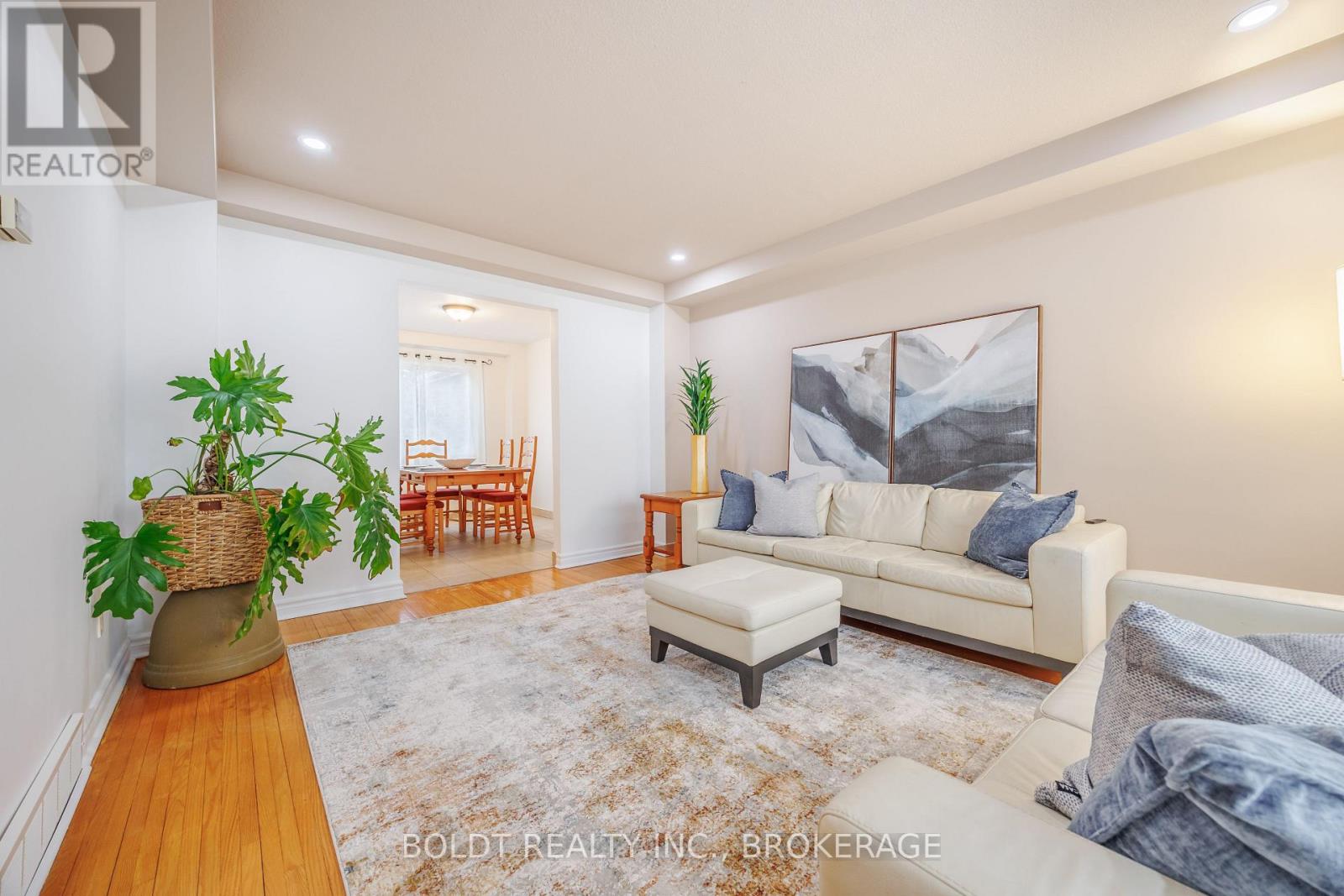 6760 Wilinger Street, Niagara Falls, Ontario  L2J 2B3 - Photo 2 - X12873676