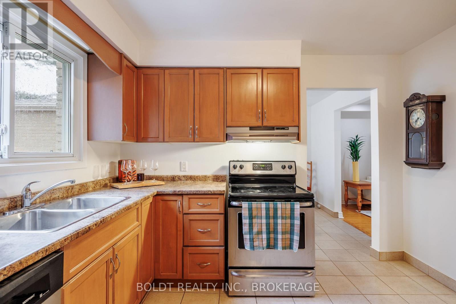 6760 Wilinger Street, Niagara Falls, Ontario  L2J 2B3 - Photo 6 - X12873676