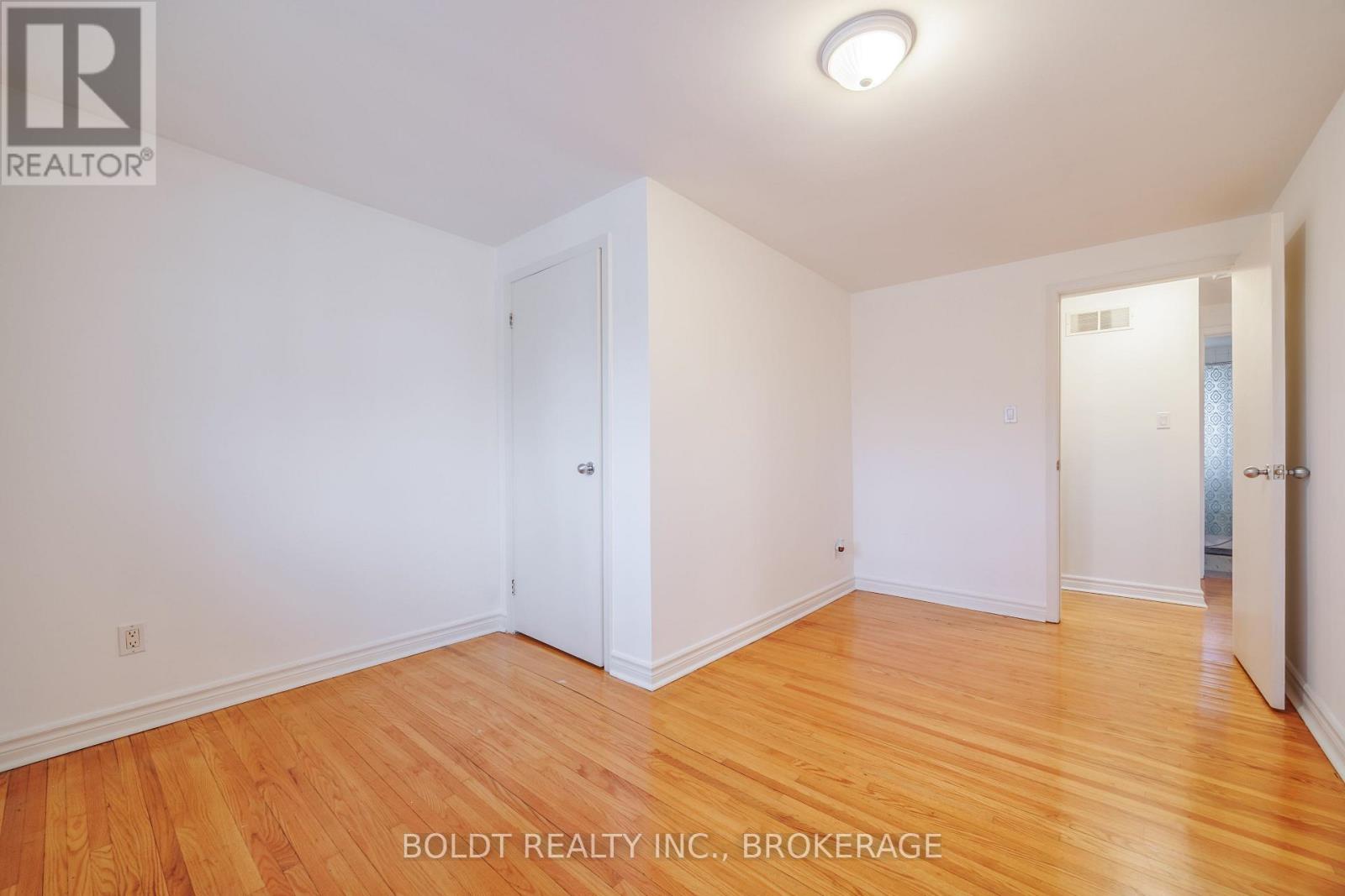 6760 Wilinger Street, Niagara Falls, Ontario  L2J 2B3 - Photo 8 - X12873676