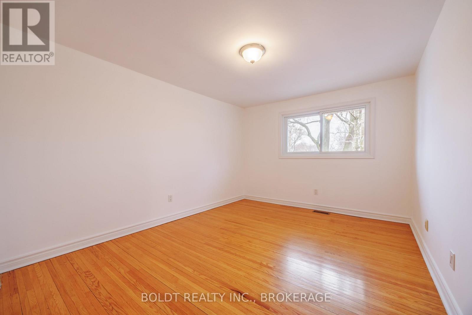 6760 Wilinger Street, Niagara Falls, Ontario  L2J 2B3 - Photo 9 - X12873676