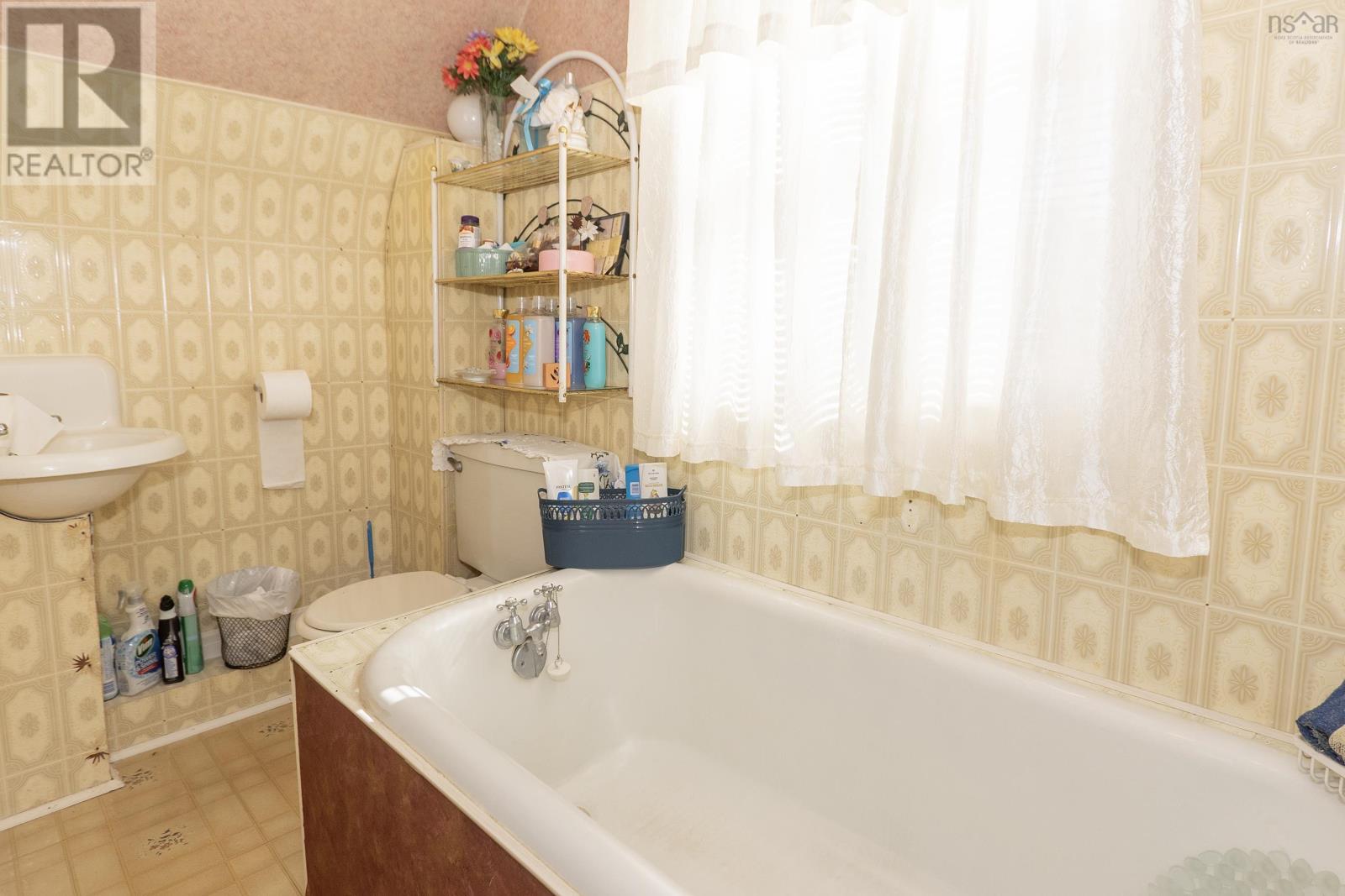 10 Patterson Street, Amherst, Nova Scotia  B4H 1G7 - Photo 20 - 202604374