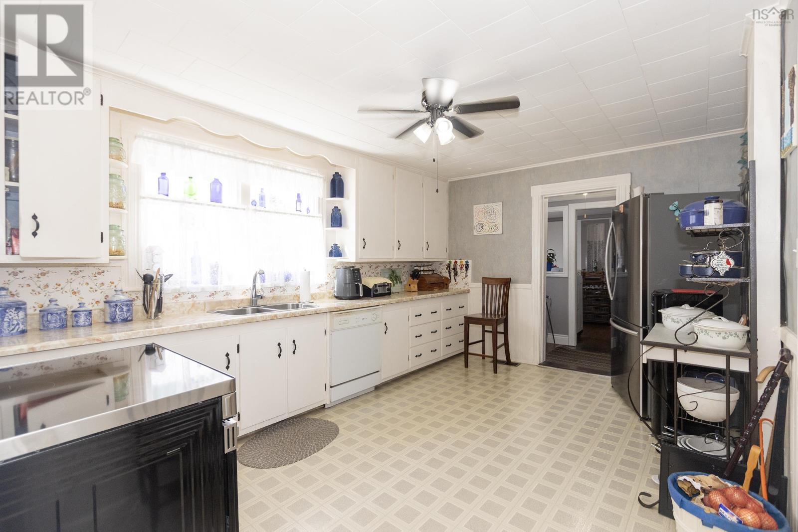 10 Patterson Street, Amherst, Nova Scotia  B4H 1G7 - Photo 6 - 202604374