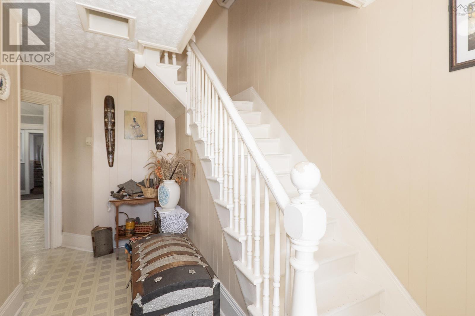 10 Patterson Street, Amherst, Nova Scotia  B4H 1G7 - Photo 5 - 202604374