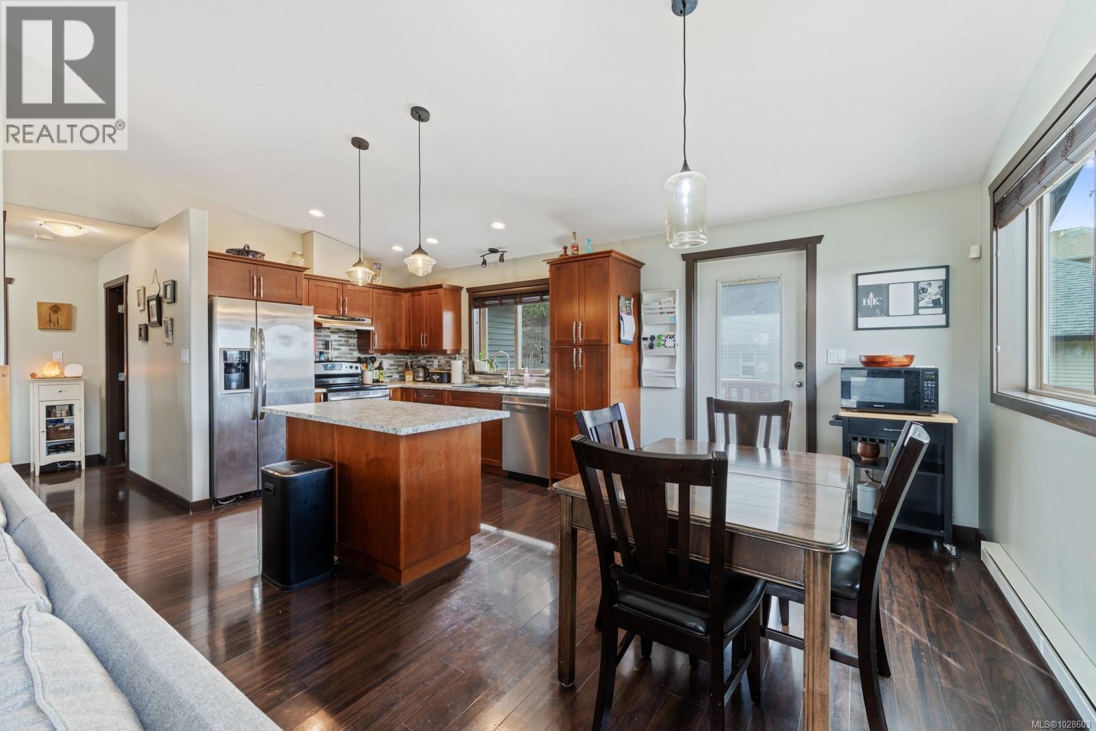 2735 Rydal Ave, Cumberland, British Columbia  V0R 1S0 - Photo 7 - 1028603