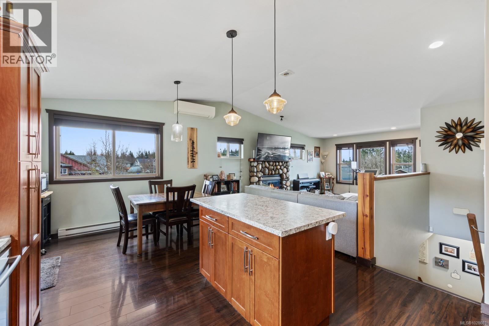 2735 Rydal Ave, Cumberland, British Columbia  V0R 1S0 - Photo 8 - 1028603