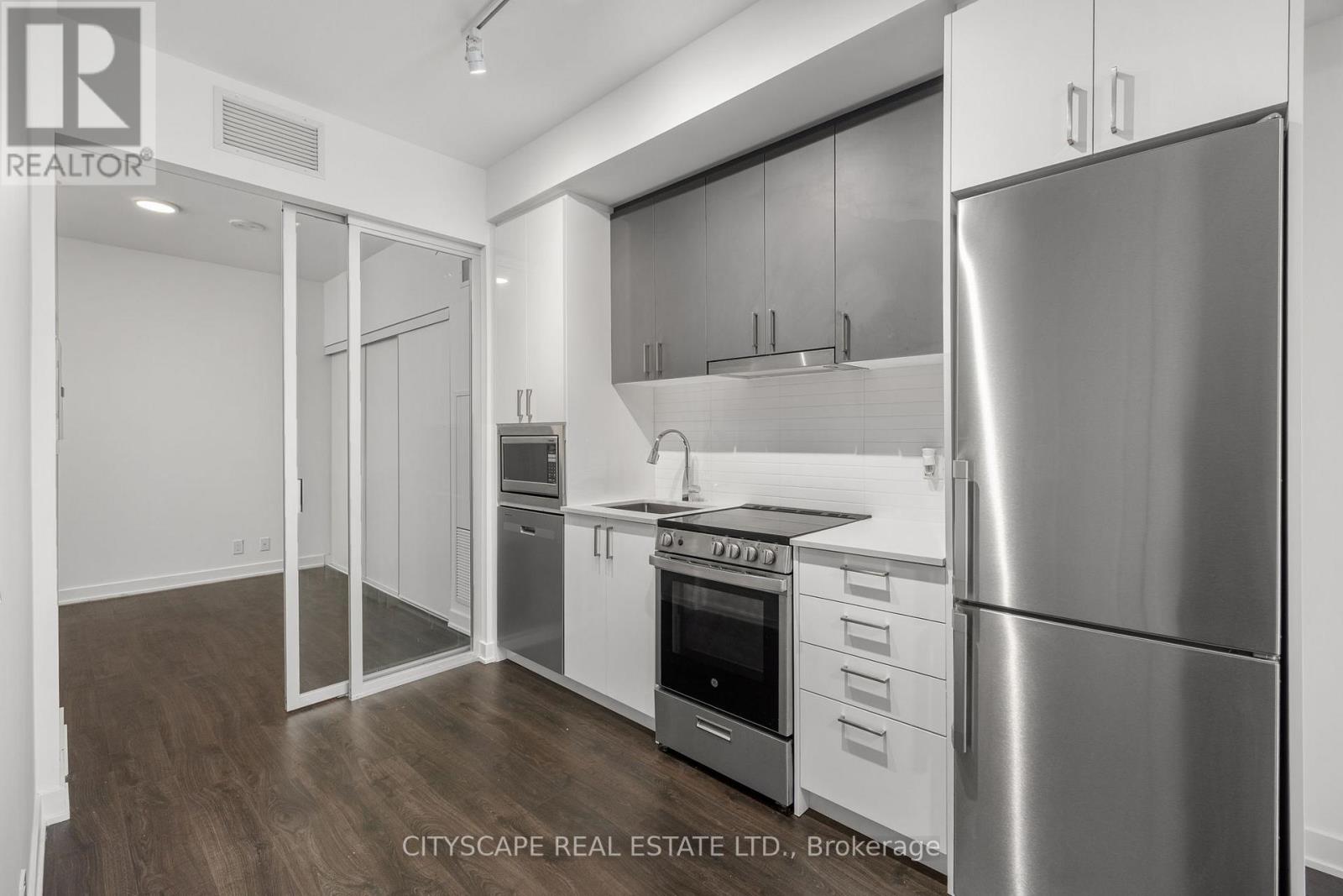 501 - 30 Upper Mall Way, Vaughan, Ontario  L4J 0L7 - Photo 10 - N12873690