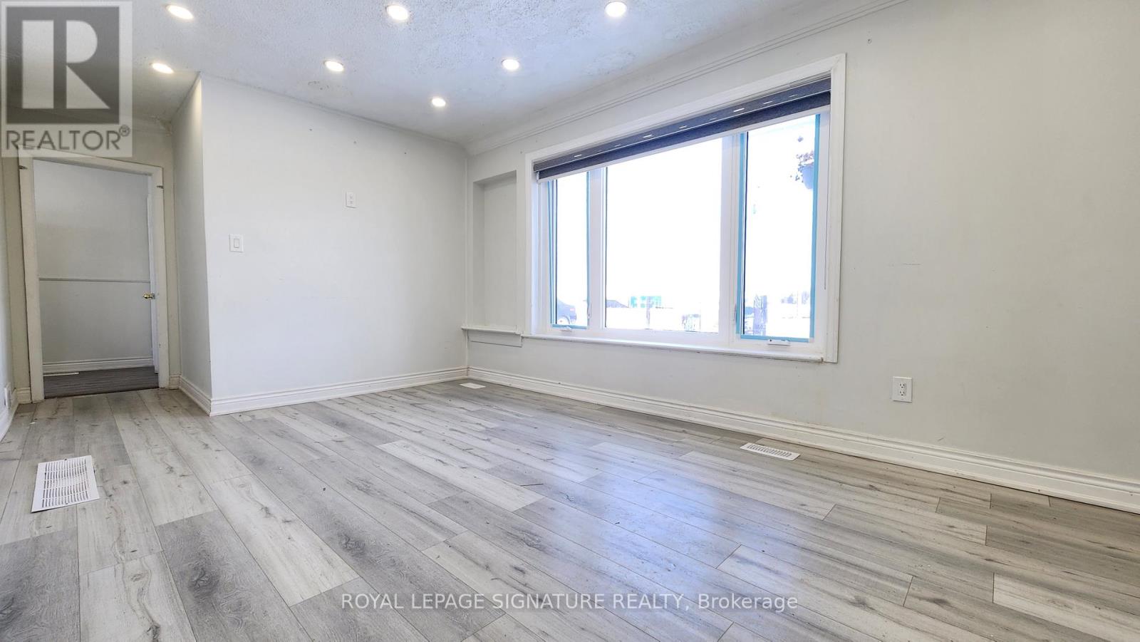 Upper Level - 5444 Countryside Drive, Brampton, Ontario  L6P 0T8 - Photo 10 - W12873654