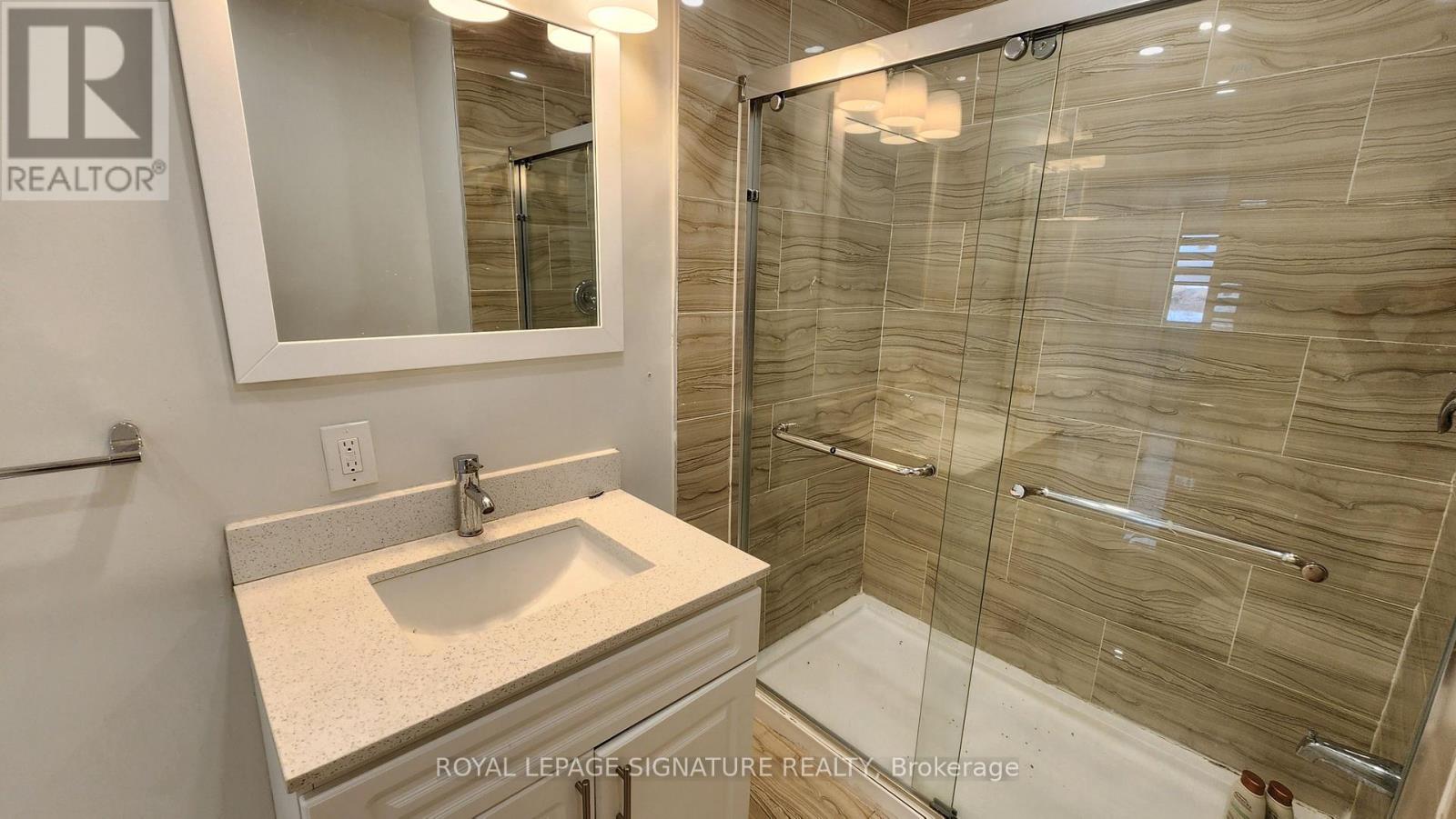 Upper Level - 5444 Countryside Drive, Brampton, Ontario  L6P 0T8 - Photo 15 - W12873654