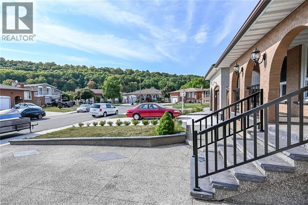 28 TARA Court, Hamilton, Ontario