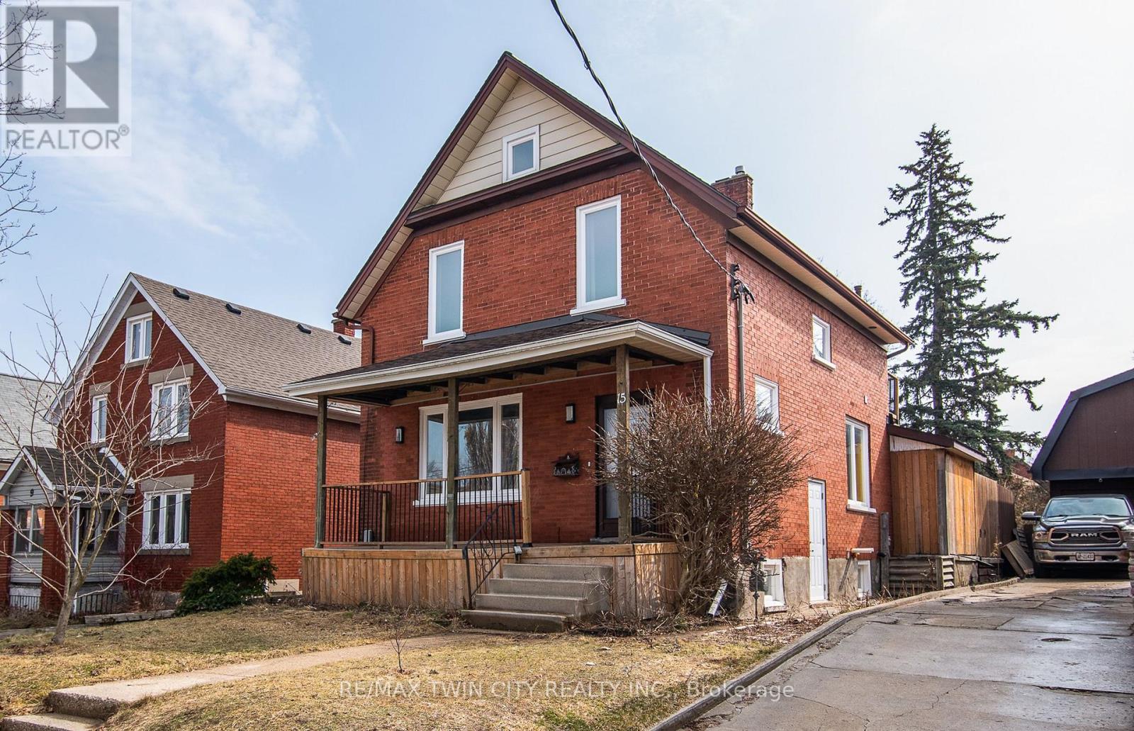 15 HERLAN AVENUE, Kitchener, Ontario