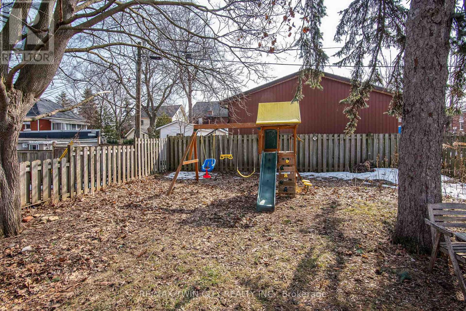 15 Herlan Avenue, Kitchener, Ontario  N2G 2C4 - Photo 12 - X12873658