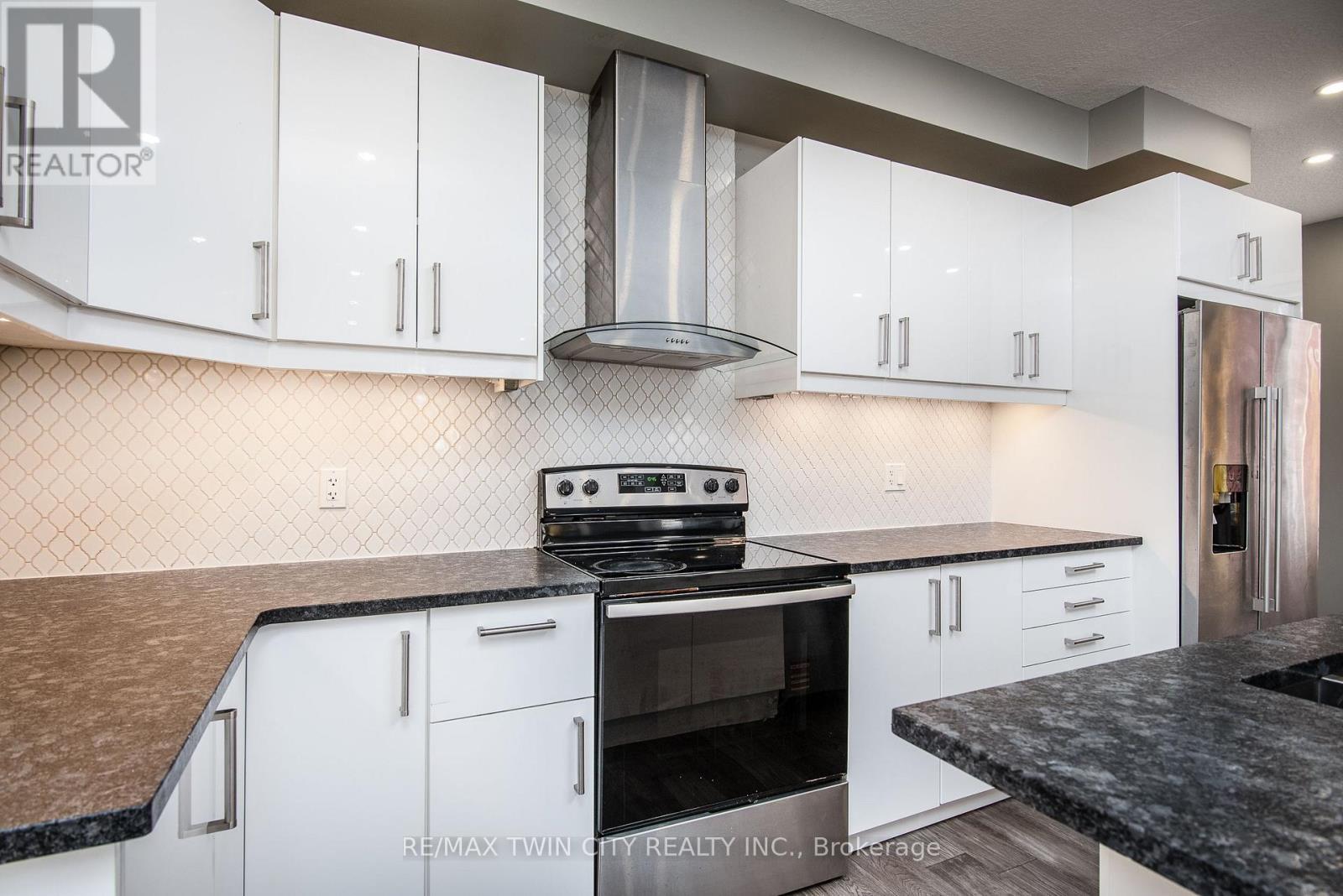 15 Herlan Avenue, Kitchener, Ontario  N2G 2C4 - Photo 17 - X12873658