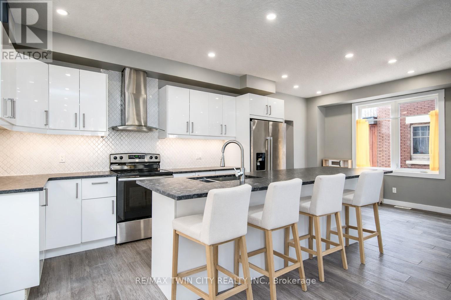 15 Herlan Avenue, Kitchener, Ontario  N2G 2C4 - Photo 18 - X12873658