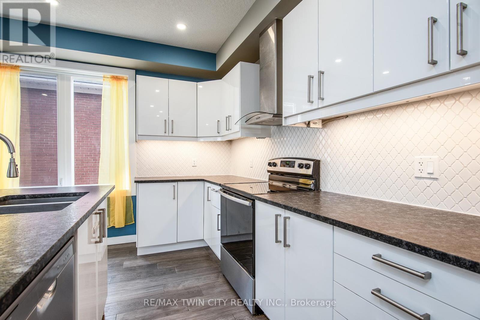 15 Herlan Avenue, Kitchener, Ontario  N2G 2C4 - Photo 20 - X12873658