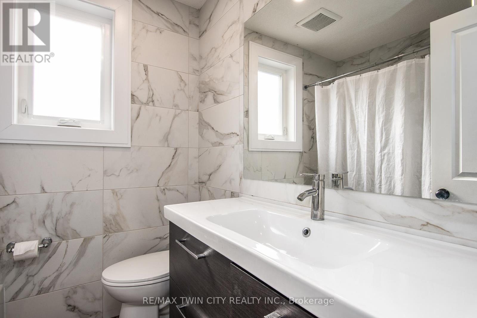 15 Herlan Avenue, Kitchener, Ontario  N2G 2C4 - Photo 21 - X12873658