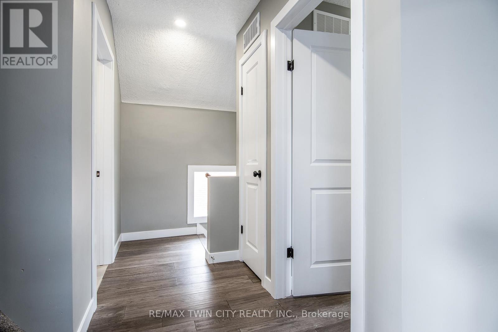 15 Herlan Avenue, Kitchener, Ontario  N2G 2C4 - Photo 23 - X12873658