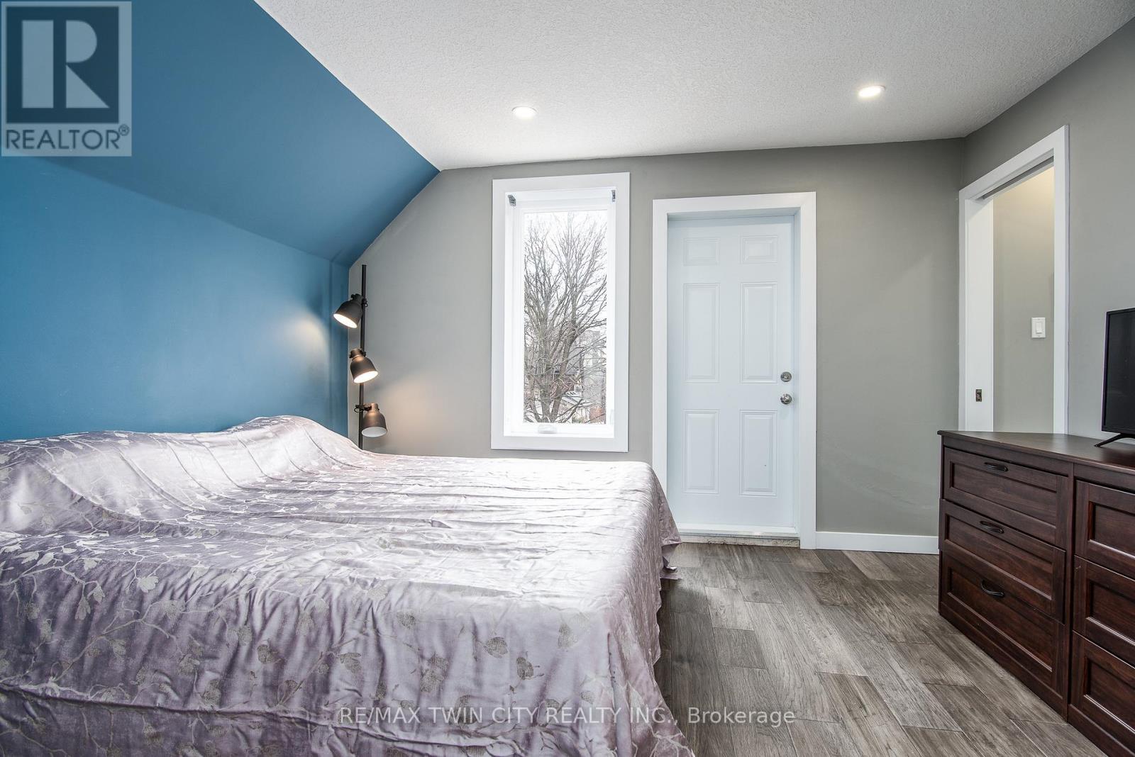 15 Herlan Avenue, Kitchener, Ontario  N2G 2C4 - Photo 26 - X12873658