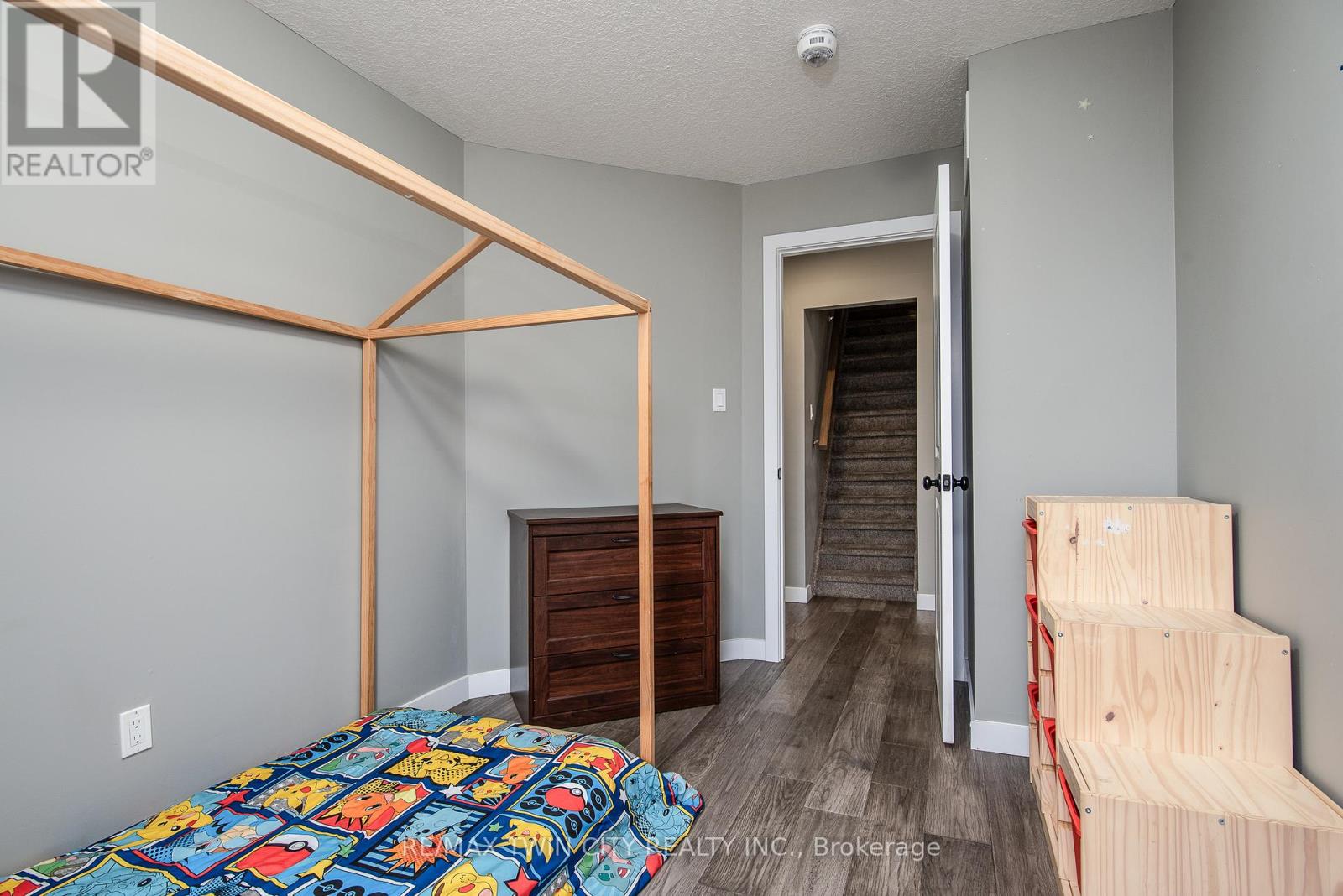 15 Herlan Avenue, Kitchener, Ontario  N2G 2C4 - Photo 32 - X12873658